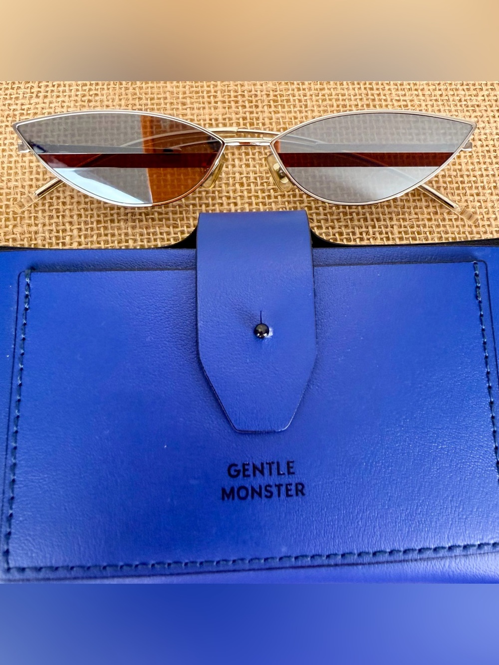 Gentle Monster POXI -02 Silver/Maroon
Slim Cat-eye Mirrored Sunglasses UNISEX - Picture 9 of 12